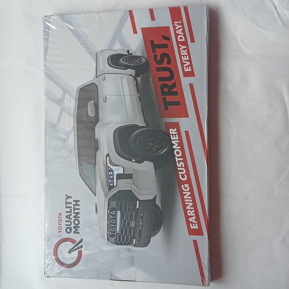 🍊3/$15🍊 Toyota Tundra Truck Wood Model Kit